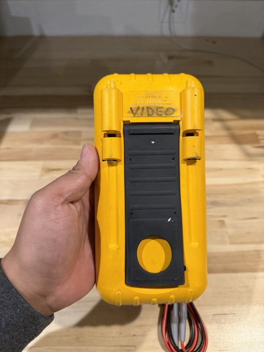 FLUKE 83 MULTIMETER W/ LEADS & CLIPS (TESTED) SHIPS FAST