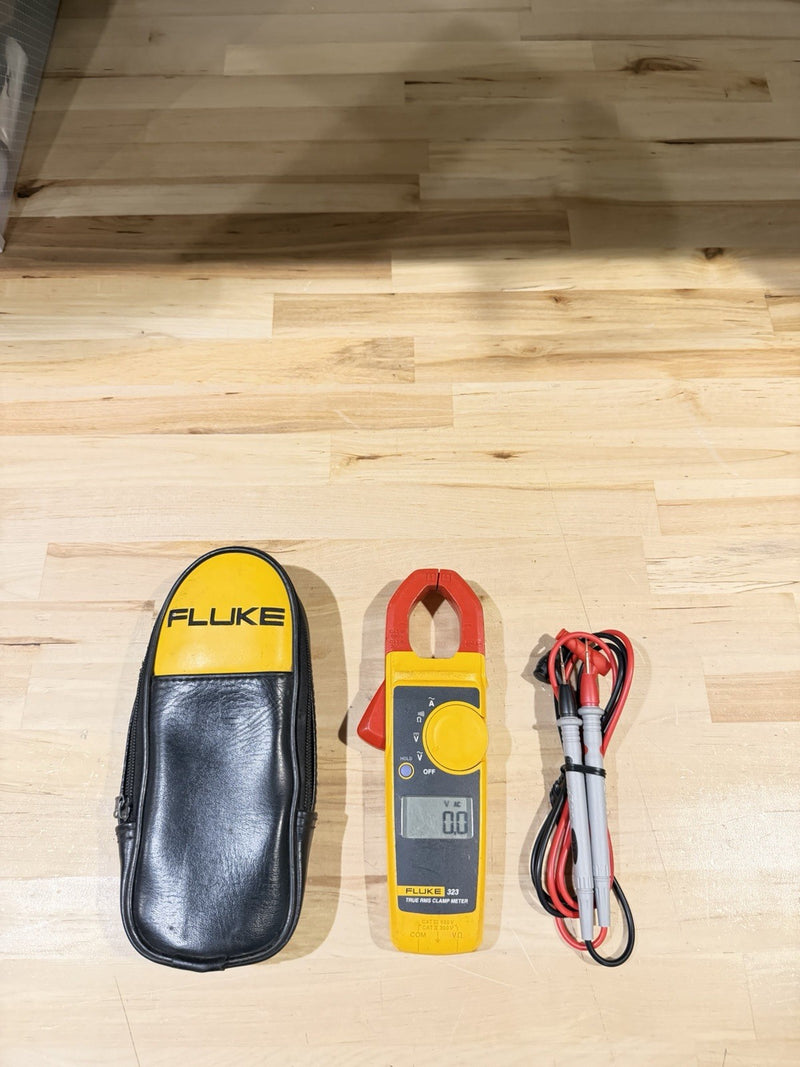FLUKE 323 TRUE-RMS DIGITAL CLAMP METER WITH BAG & LEADS