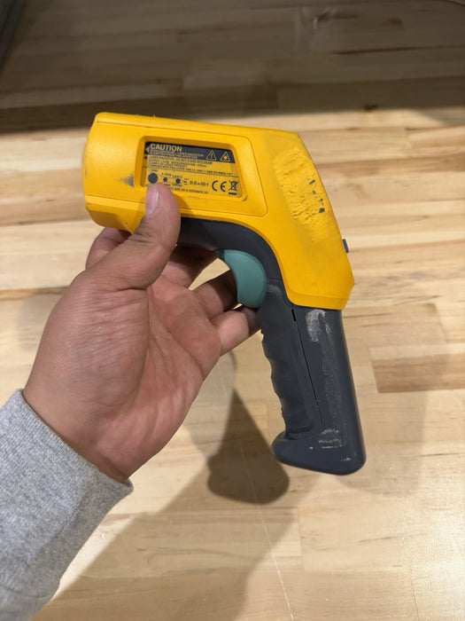 FLUKE 568 IR THERMOMETER (PARTS ONLY) FOR PARTS - SHIPS FAST