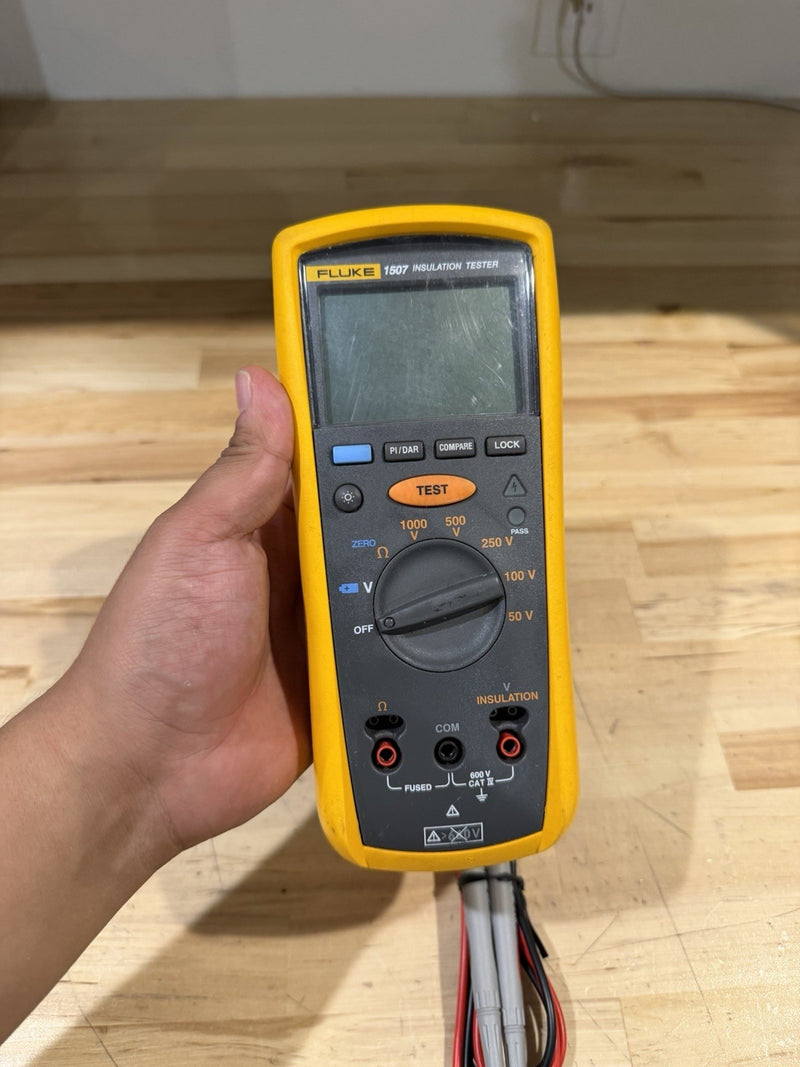 FLUKE 1507 INSULATION MULTIMETER W/ LEADS & CLIPS - SHIPS FAST