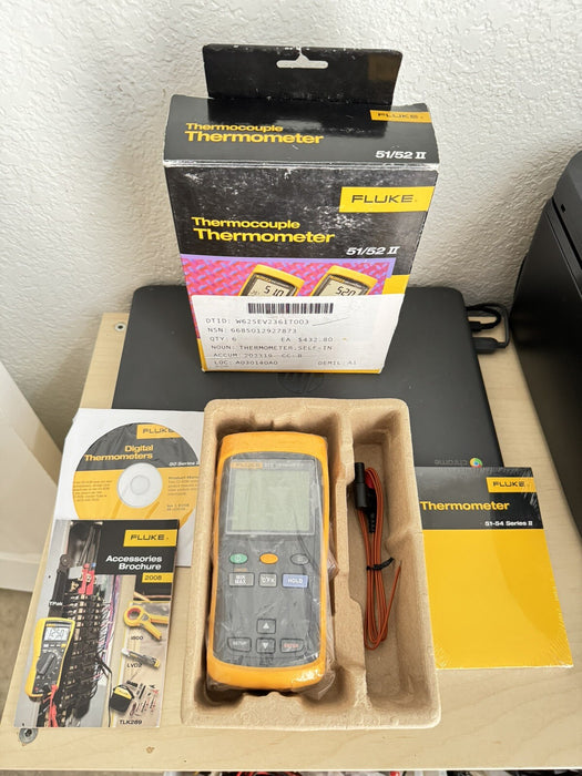FLUKE 51 II THERMOCOUPLE THERMOMETER METER WITH PROBE USED