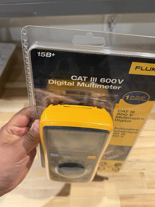 FLUKE 15B+ DIGITAL MULTIMETER CAT III 600V (NEW FACTORY SEALED) SHIPS FAST