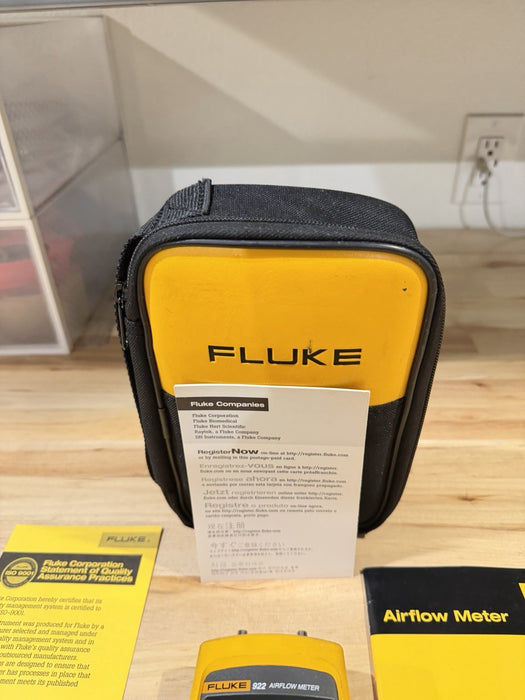 FLUKE 922 AIRFLOW METER W / ACCESSORIES- SHIPS FAST