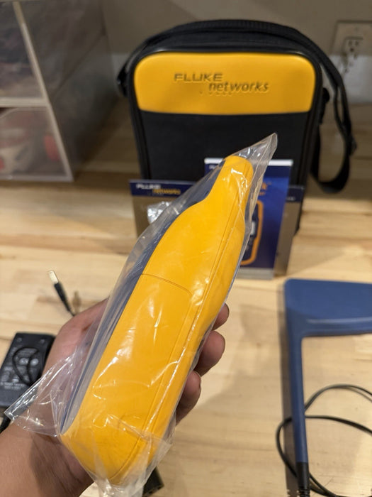 FLUKE NETWORKS AIRCHECK WIFI TESTER W/ ANTENNA & ACCESSORIES (NEW) RARE