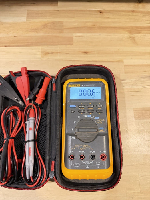 FLUKE 787 PROCESS METER W/ LEADS & CLIPS  (EXCELLENT CONDITION)-FREE SHIPPING