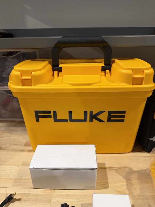 FLUKE TIR27 THERMAL IMAGER KIT 60HZ W/ BATTERIES & CHARGER (TESTED) RARE