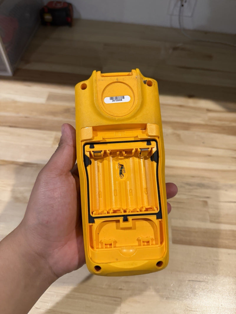 FLUKE 714B THERMOCOUPLE CALIBRATOR FOR PARTS