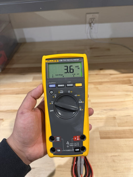 FLUKE 179 TRUE RMS MULTIMETER W/ LEADS- SHIPS FAST (TESTED) MINT CONDITION