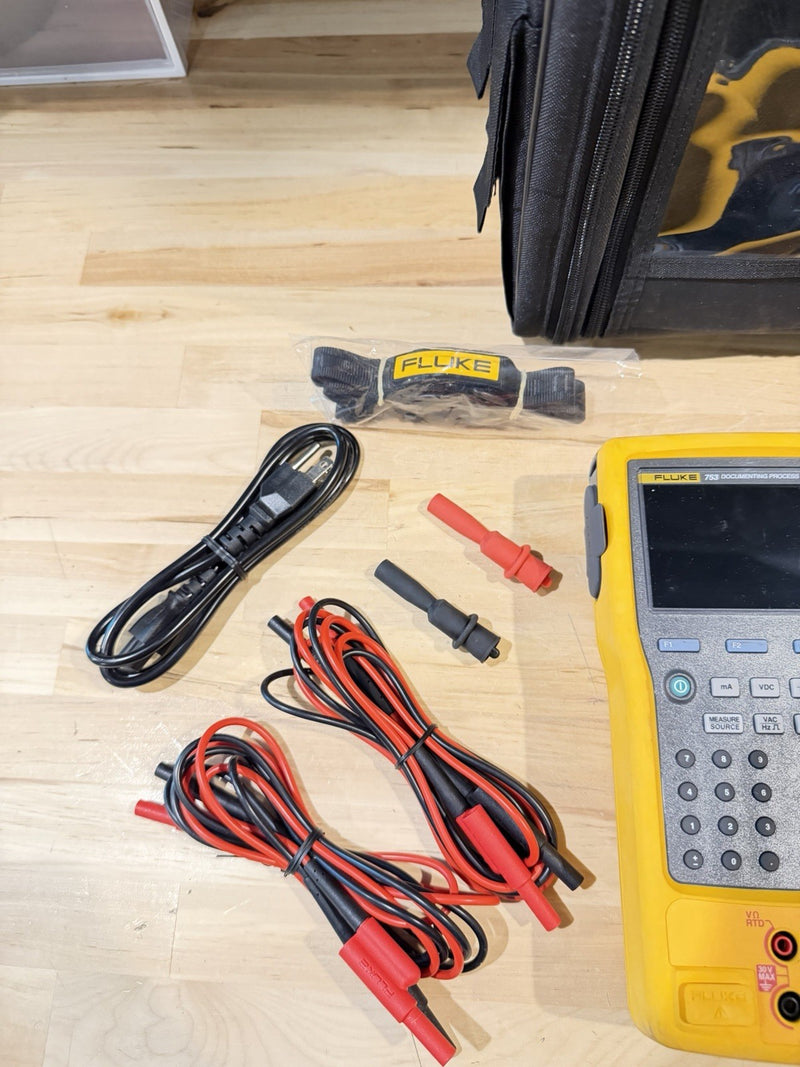 FLUKE 753 DOCUMENTING PROCESS CALIBRATOR WITH ACCESSORIES CALIBRATED 2025
