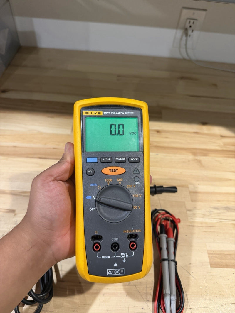 FLUKE 1507 INSULATION MULTIMETER W/ LEADS & CLIPS - SHIPS FAST