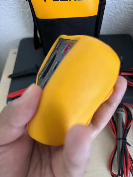 FLUKE 787 PROCESS METER WITH ACCESSORIES & BAG