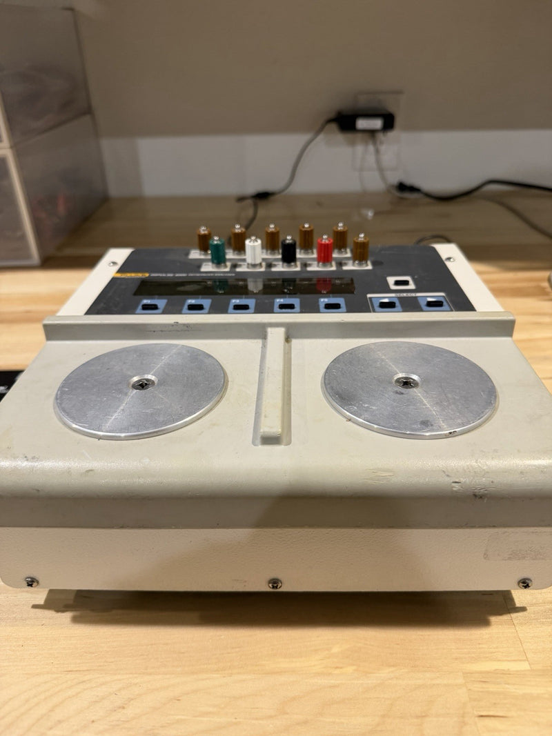 FLUKE IMPULSE 4000 DEFIB/PACER ANALYZER WITH CHARGER TESTED