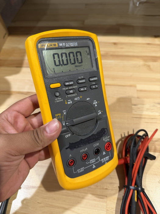 FLUKE 88V AUTOMOTIVE MULTIMETER W/ LEADS & CLIPS - SHIPS FREE (TESTED)