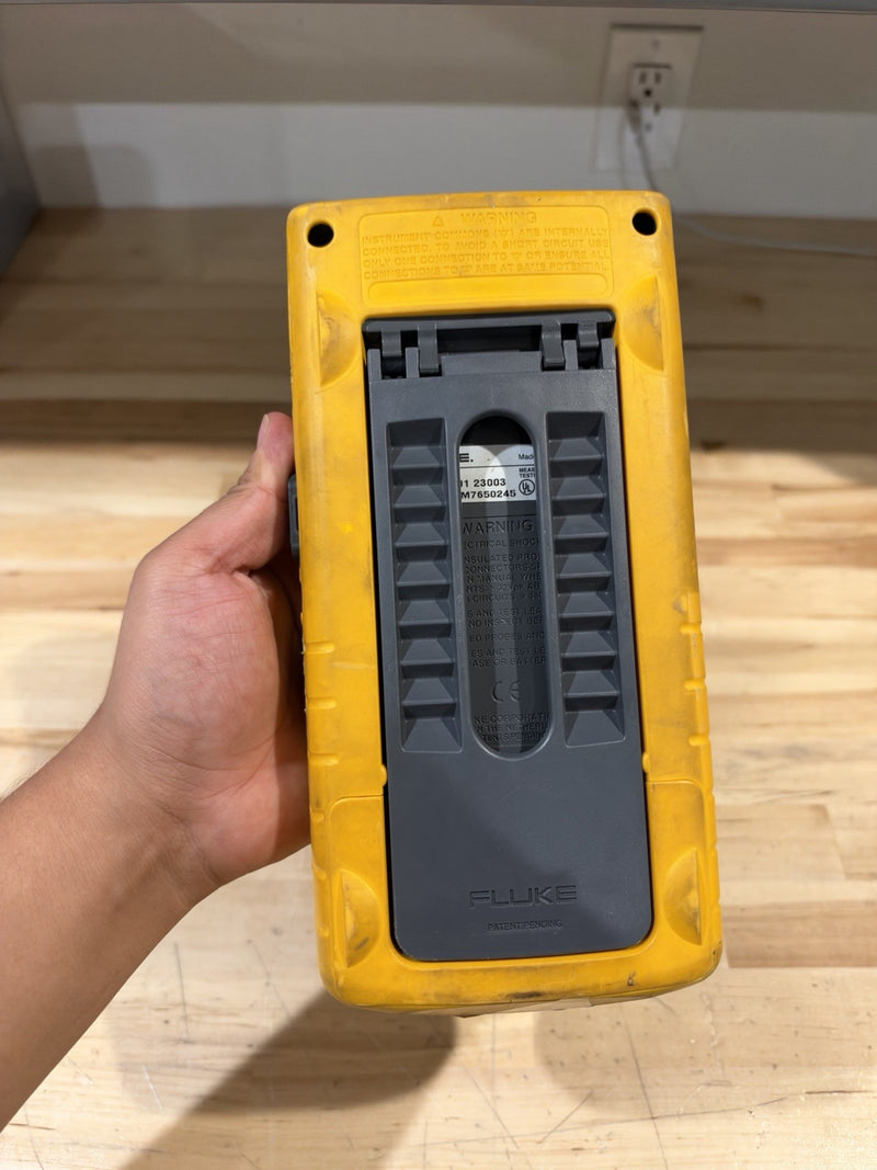 FLIKE 123 INDUSTRIAL SCOPE METER (PARTS ONLY) FOR PARTS