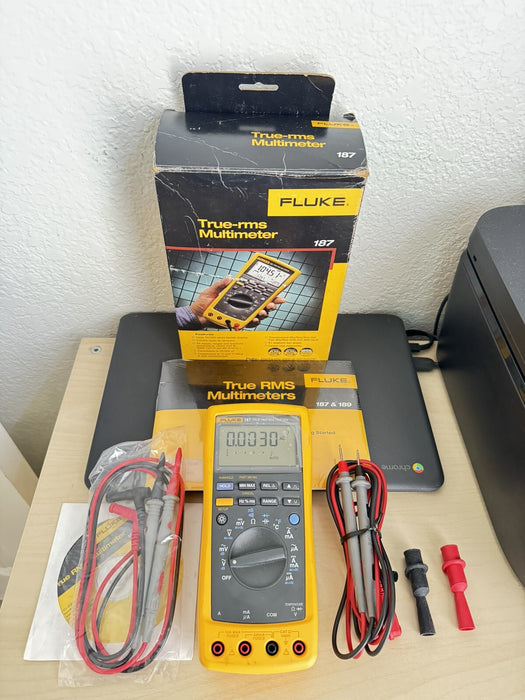 FLUKE  187 TRUE RMS MULTI METER W/LEADS & CALIBRATION CERTIFICATE- FREE SHIPPING