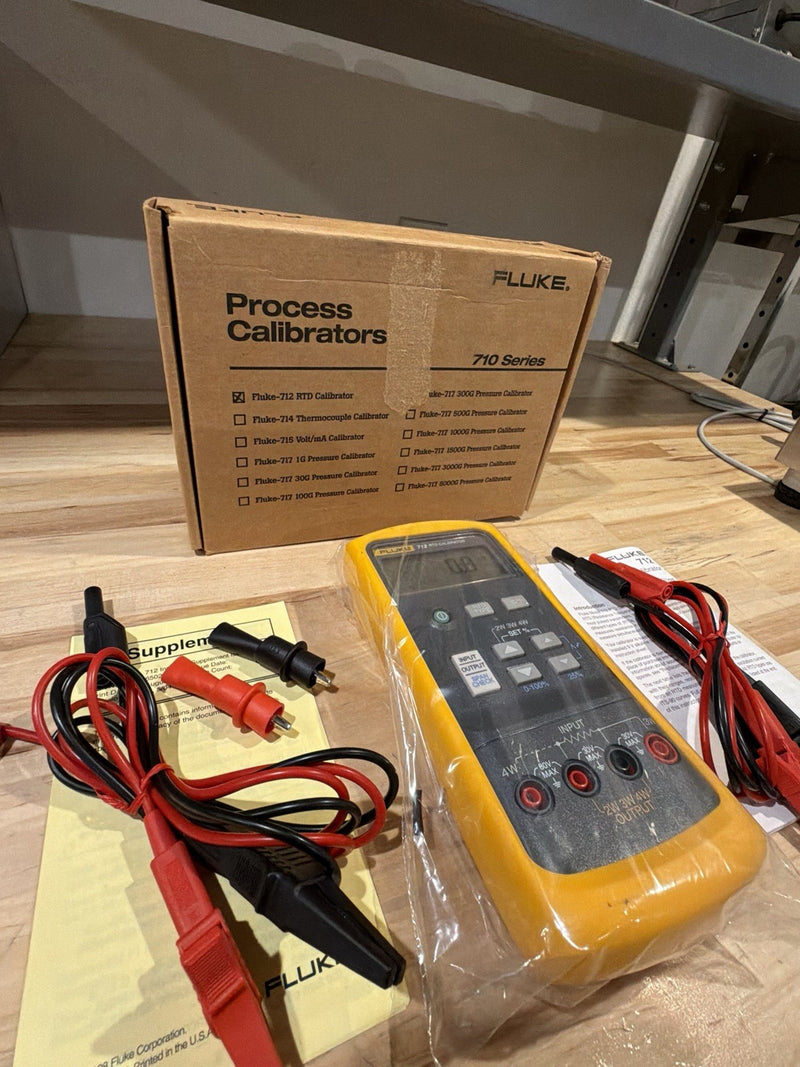 FLUKE 712 RTD CALIBRATOR KIT (NEW) FREE SHIPPING