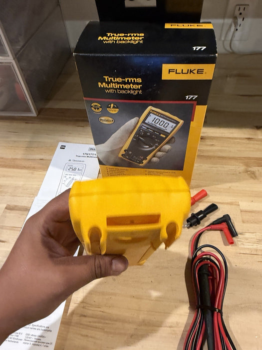 FLUKE 177 TRUE RMS DIGITAL MULTIMETER & TEMPERATURE (NEW FACTORY SEALED)MFD 2025