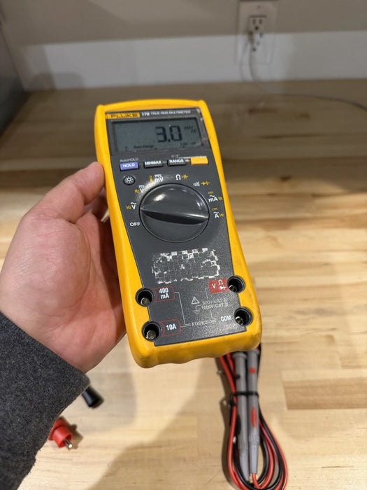 FLUKE 179 TRUE RMS MULTIMETER W/ LEAD SET- SHIPS FAST (TESTED)