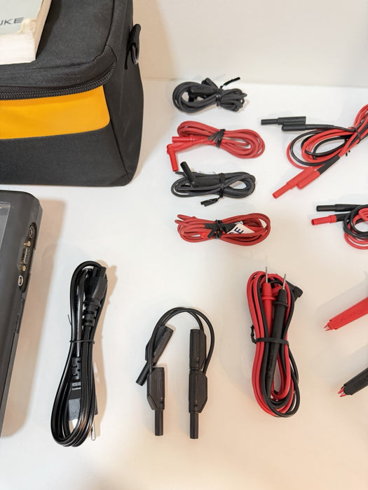 FLUKE 702 DOCUMENTING PROCESS CALIBRATOR WITH ACCESSORIES TESTED