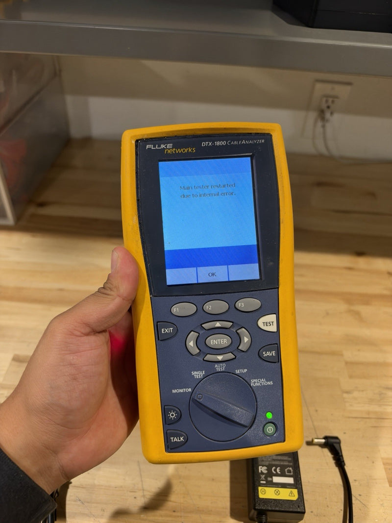 FLUKE NETWORKS DTX-1800 MAINFRAME & W/ CHARGER (PARTS ONLY) FOR PARTS