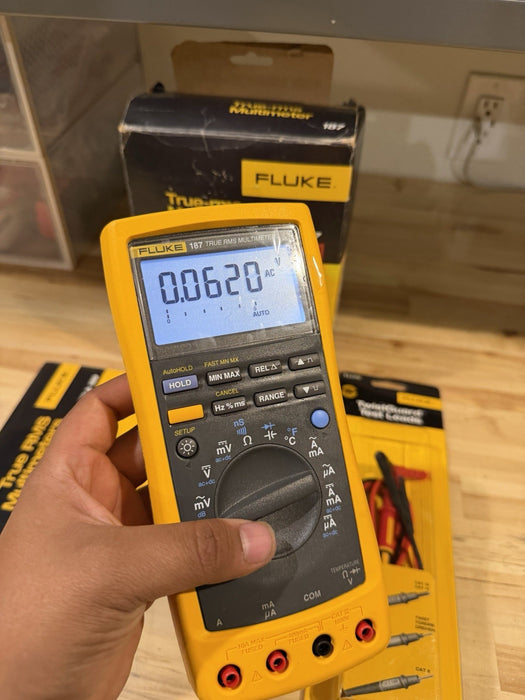FLUKE 187 TRUE RMS MULTIMETER W/ LEADS & CLIPS  (NEW SEALED) TESTED - RARE