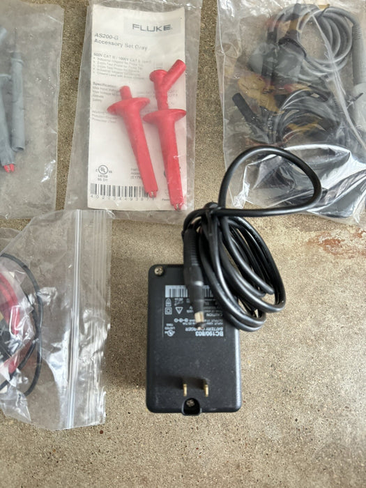FLUKE 199 SCOPEMETER OSCILLOSCOPE 200MHZ 2.5GS/S WITH VARIOUS LEADS AND PROBES