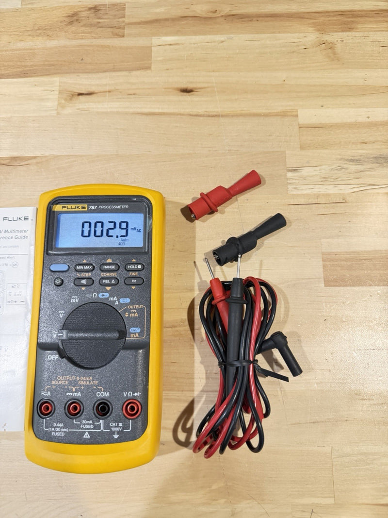 FLUKE 787 PROCESS METER WITH LEADS & BAG USED