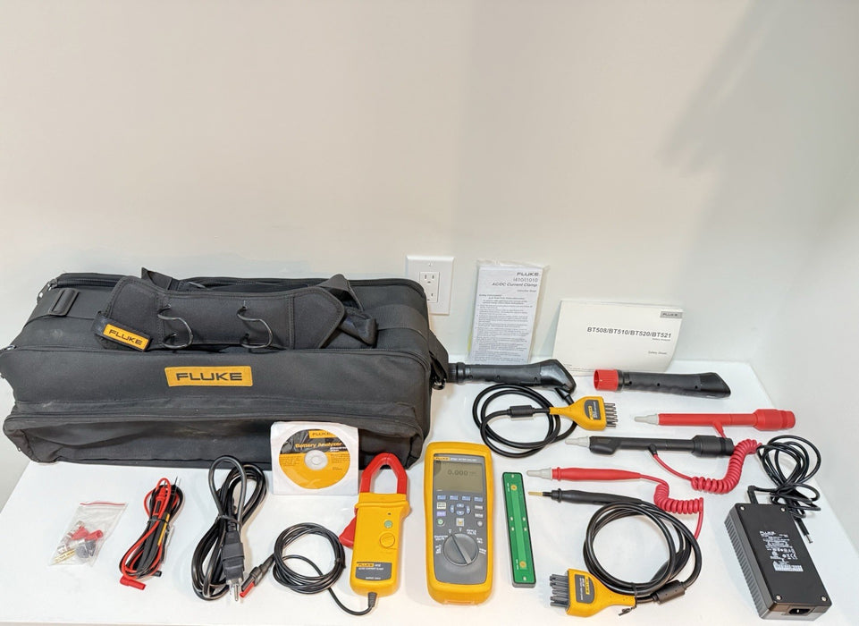 FLUKE BT521 BATTERY ANALYZER WITH ACCESSORIES TESTED